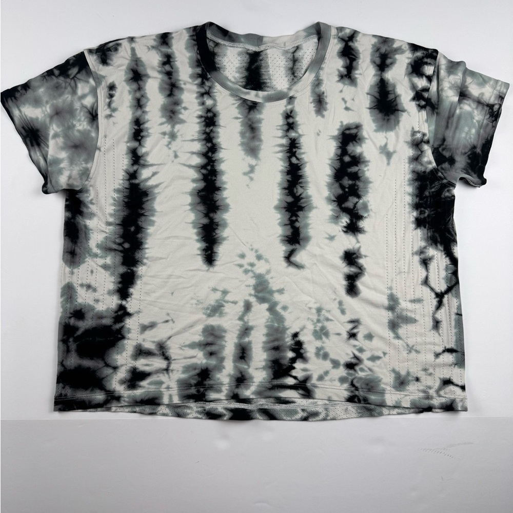 lululemon Train to Be short sleeve the dye t-shirt size 14
